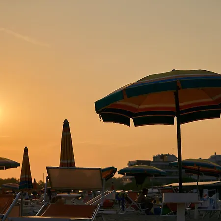 Elegant Near The Beach-beahost 빌라