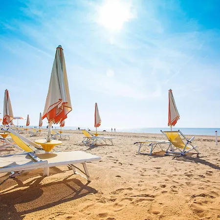 빌라 Elegant Near The Beach-beahost